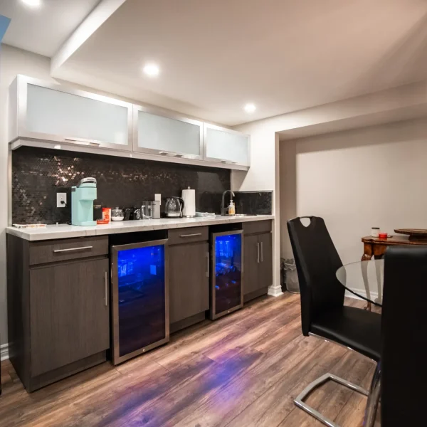 Location 1 image 2 (Bar & Kitchen)