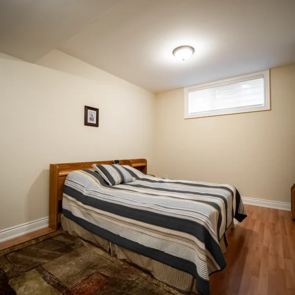 Location 2 image 2 (Bedroom, Windows)