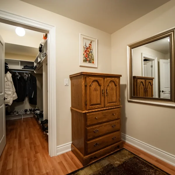 Location 2 image 4 (Rooms)