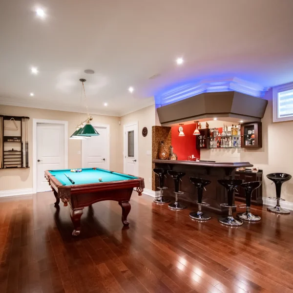 Location 3 image 9 (Open Concept, Bar & Kitchen, Windows)