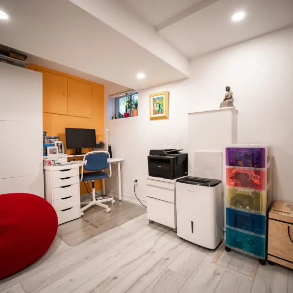 Location 4 image 2 (Rooms, Windows)