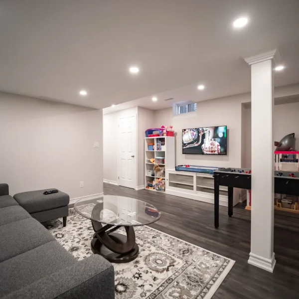 Location 6 image 3 (Living Room, Windows)