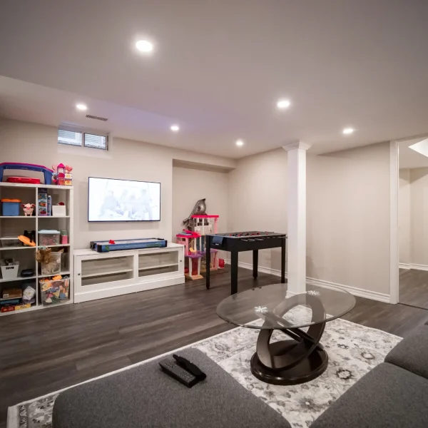 Location 6 image 5 (Living Room, Windows)