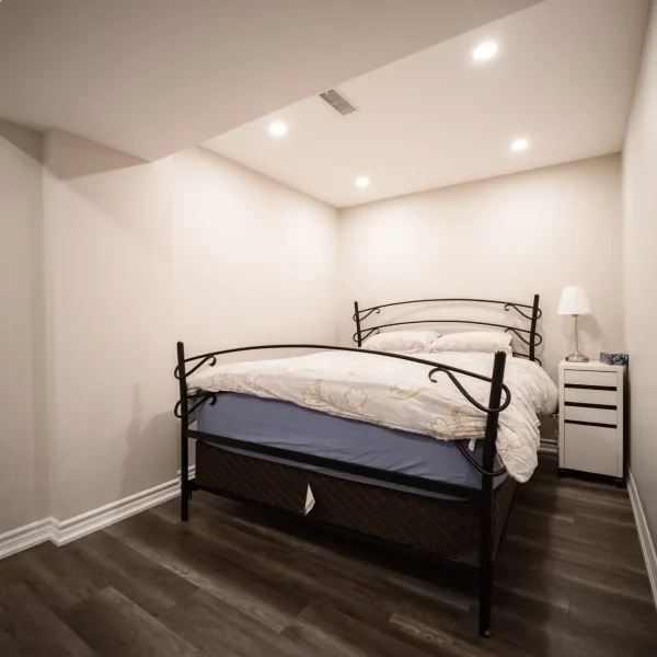 Location 7 image 7 (Bedroom)