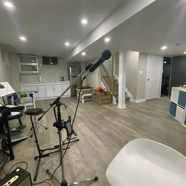 Location 81 image 2 (Open Concept, Rooms)