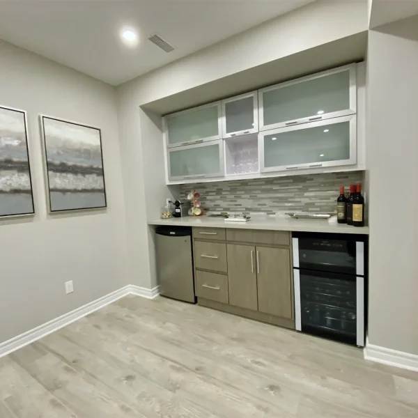 Location 82 image 2 (Bar & Kitchen)