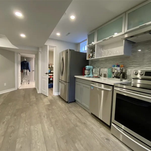 Location 83 image 3 (Bar & Kitchen)