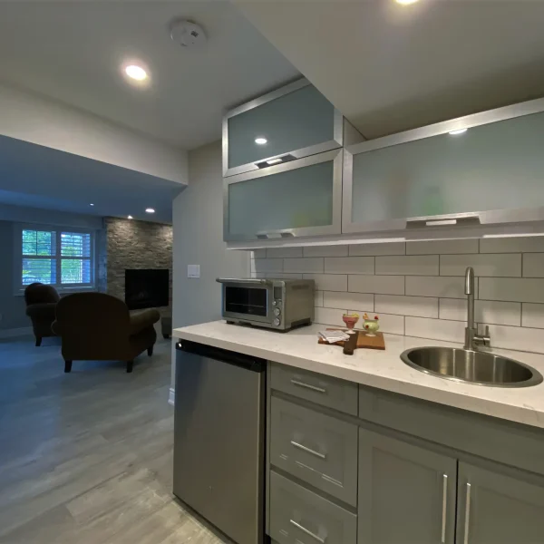 Location 87 image 1 (Open Concept, Bar & Kitchen, Windows)