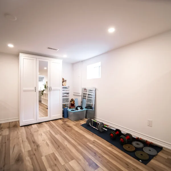 Location 9 image 11 (Open Concept, Home Gym, Windows)