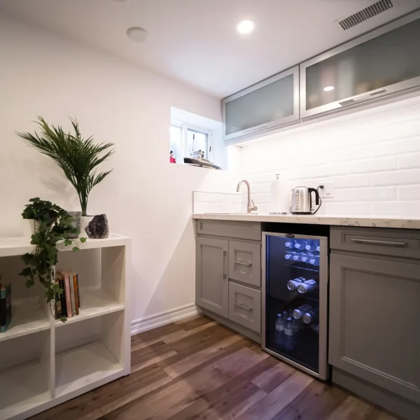 Location 9 image 13 (Open Concept, Bar & Kitchen, Windows)